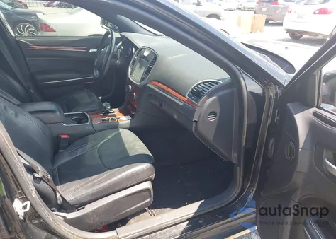 2014 Chrysler 300 z USA, uszkodzony, nr VIN 2C3CCAAG6EH127879